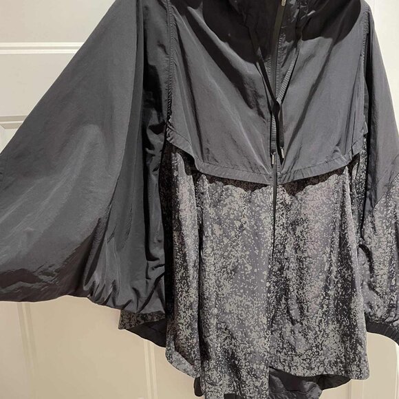 LULULEMON Ride & Reflect Cape/Jacket REFLECTIVE - Very Excellent Condition - Picture 10 of 16